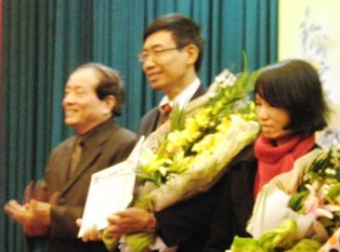 Hội Nhà văn Việt Nam trao giải thưởng văn học và kết nạp hội viên mới